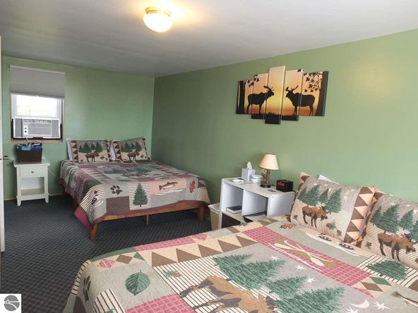 16086 Us Hwy 2, Cooks, MI 49817